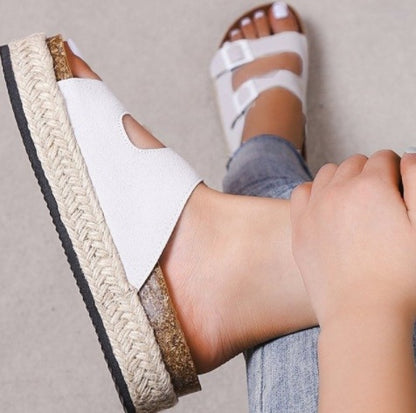 Flat Bottomed Women's Slippers With A Straight Shape For Outer Wear